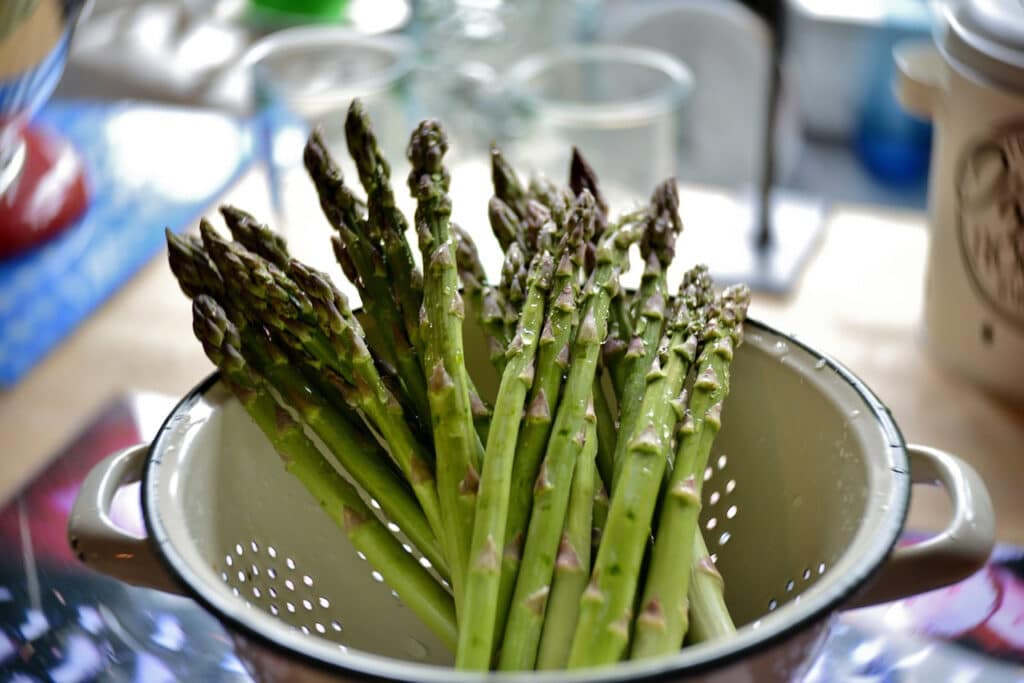 Warm Asparagus & Bath Blue Cheese Salad You’ll Crave